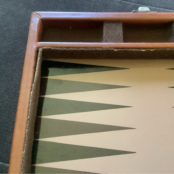 Vintage Travel Small Backgammon Magnetic Set Brown Leatherette Case See Photos - Picture 9 of 9